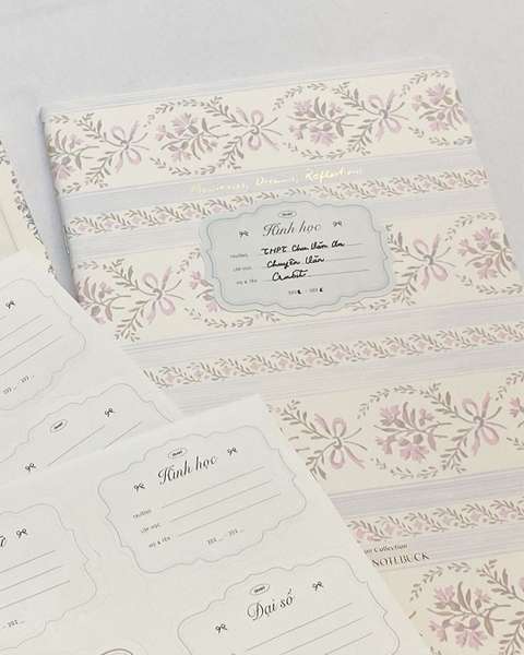 Tập 16 nhãn vở in sẵn tên môn học - Nơ trắng