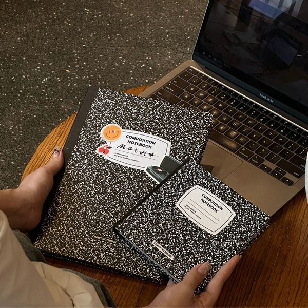 Sổ kẻ ngang khổ vuông 140 trang 130gsm tặng kèm sticker Composition Collection - Đen Pepper