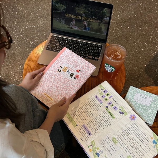 Vở dot 140 trang tặng kèm sticker Composition Collection - Hồng Peach