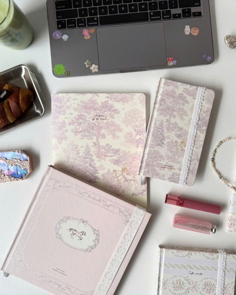 Sketchbook Khổ Vuông 190gsm The Reverie Diary - Nhũ Ngựa Hồng