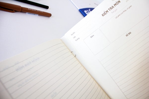 Tập 15 Giấy kiểm tra đôi Crabit - Ruột kẻ ngang - Bìa Huy Chương