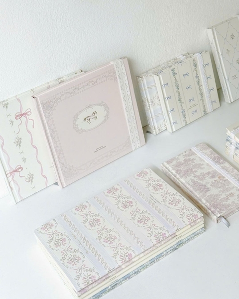 Sketchbook Khổ Vuông 190gsm The Reverie Diary - Nhũ Ngựa Hồng