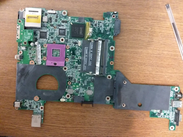Main vostro inspiron 1400