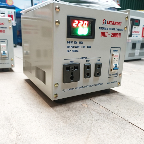 Ổn áp Standa 2KVA Giá Cạnh Tranh