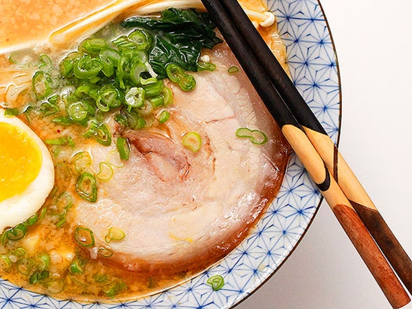 Cách làm xá xíu heo kiểu Nhật ăn chung với mì Ramen