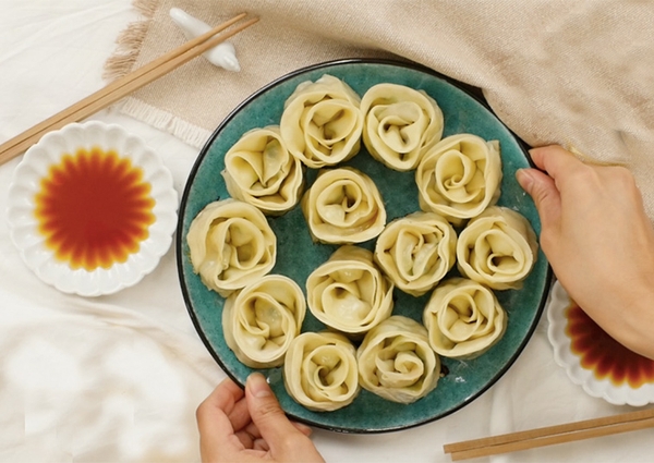 Bánh há cảo Gyoza hoa hồng - ngon, đẹp mắt, thực hiện đơn giản