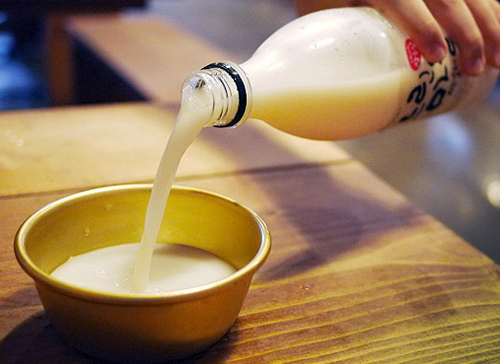 Học phụ nữ Nhật Bản làm trắng da từ rượu gạo