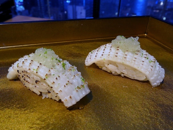 Mực ống khè sushi