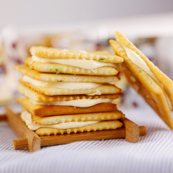 Bánh Quy AFC Cracker vị LÚA MÌ - Hộp 172gr (8 gói x 21.5gr)