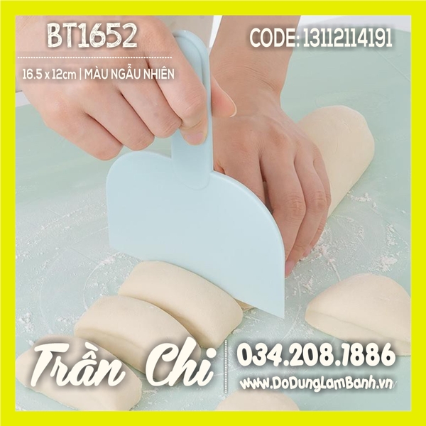 Dụng cụ cắt bột TAY CẦM 1 màu Pastel - 16.5x12cm - 1 cái (MÀU NGẪU NHIÊN) (BT1652)