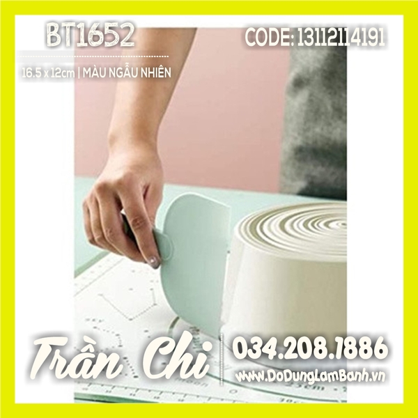 Dụng cụ cắt bột TAY CẦM 1 màu Pastel - 16.5x12cm - 1 cái (MÀU NGẪU NHIÊN) (BT1652)