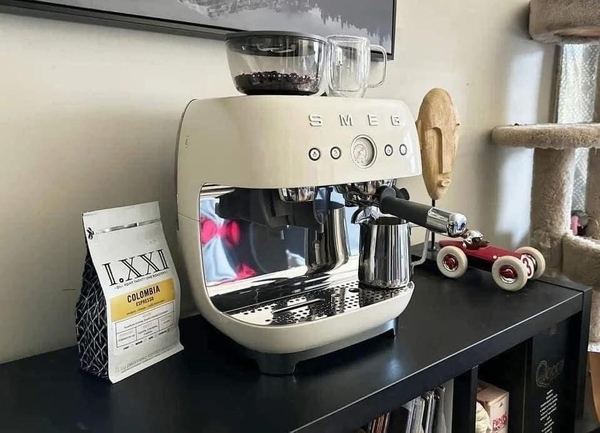 Máy pha cafe SMEG EGF03CREU màu kem kèm cối xay Shop Hàng Đức