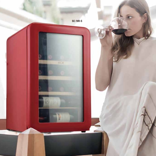 Tủ rượu vang HCK 70l màu đỏ có mặt kính (sức chứa 22 chai)