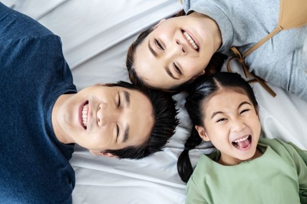 5+ Cách tạo dáng chụp ảnh gia đình 3 người đẹp, ấn tượng