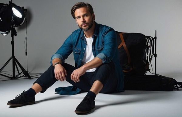 25+ cách tạo dáng chụp ảnh nam ngồi cực ngầu và thần thái