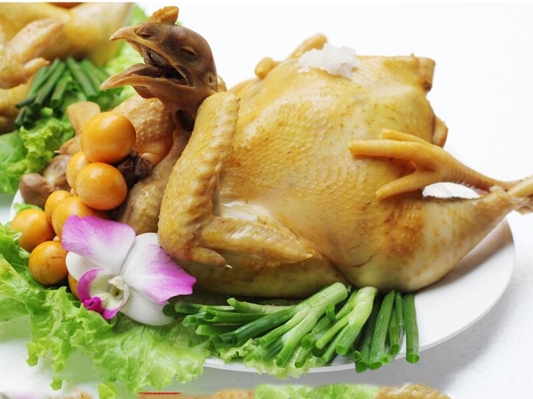 Gà luộc truyền thống