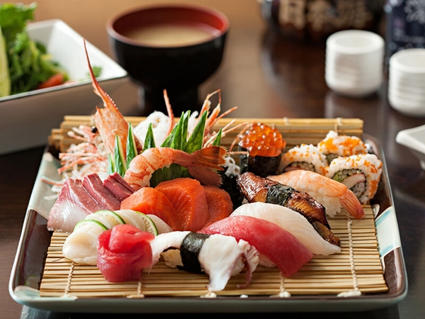 Sushi tôm thập cẩm