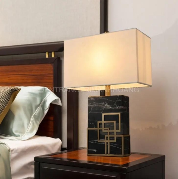 Đèn bàn chân đá cẩm thạch