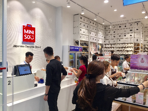 mang-luoi-phat-trien-chong-mat-cua-miniso