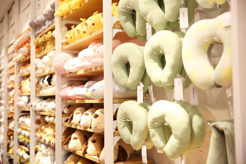 mang-luoi-phat-trien-chong-mat-cua-miniso