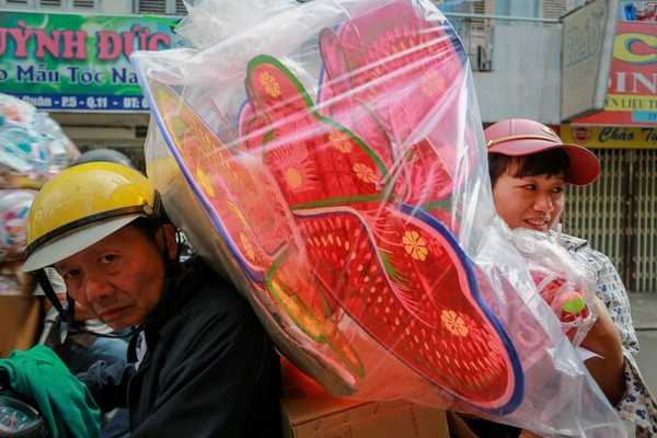 xom-long-den-hon-50-tuoi-o-sai-gon-tat-bat-vao-mua-trung-thu