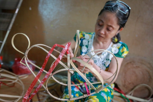 xom-long-den-hon-50-tuoi-o-sai-gon-tat-bat-vao-mua-trung-thu
