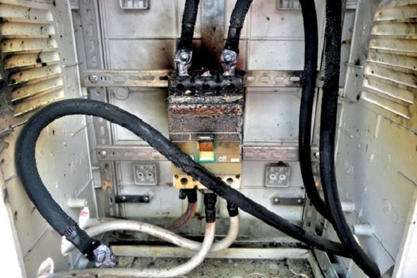 Aptomat bị cháy – Nguyên nhân và cách khắc phục | Thuận Phong