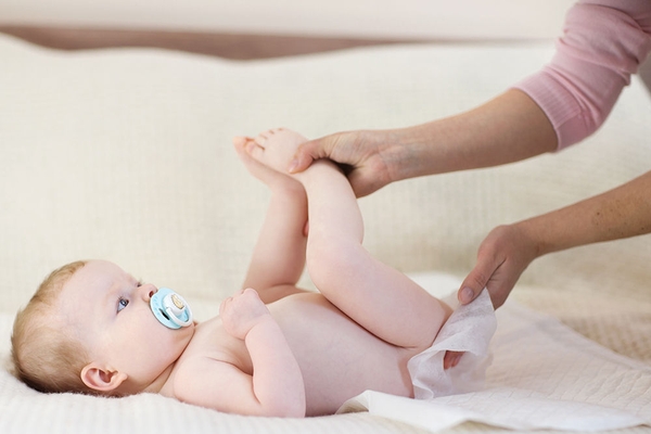 Cách quấn tã vải cho trẻ sơ sinh