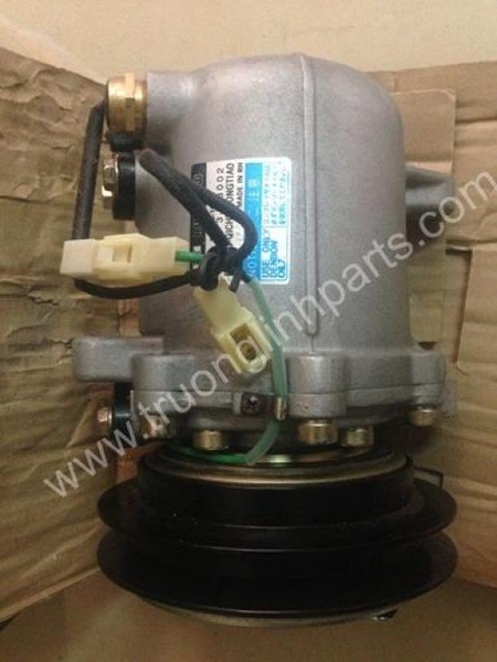 20Y-99-6121  Air Conditioning Compressor