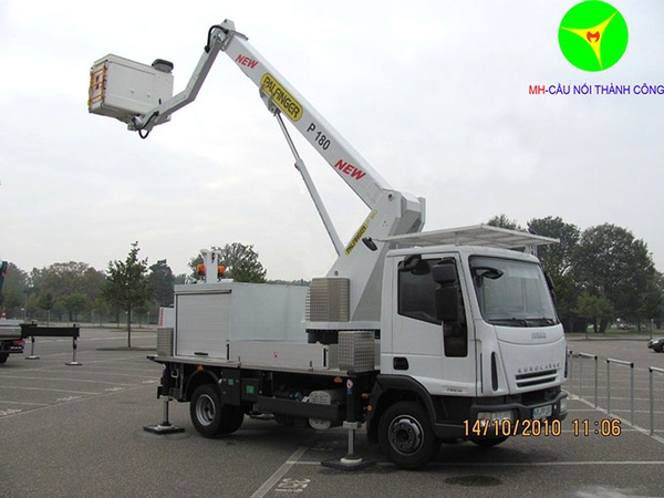 xe-nang-nguoi-18m-palfinger