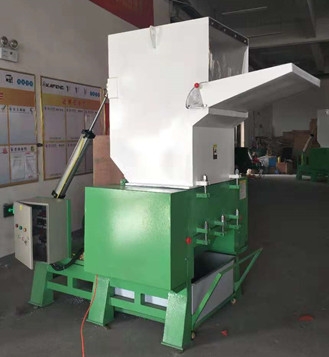Máy băm nhựa tái chế