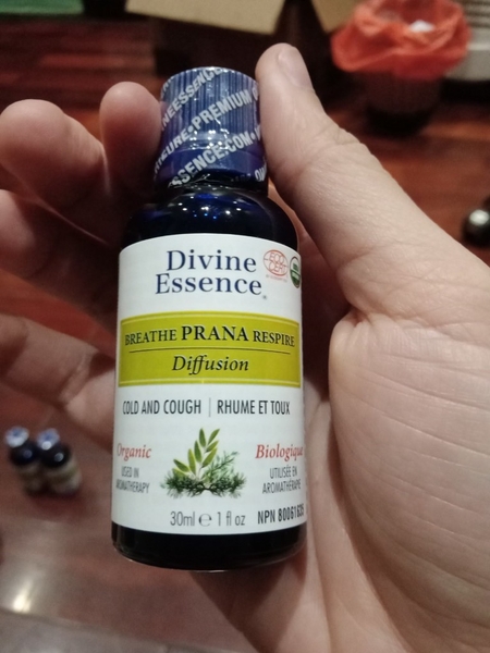 TINH DẦU HỖN HỢP DIVINE ESSENCE WINTER'S BLEND PRANA HỮU CƠ