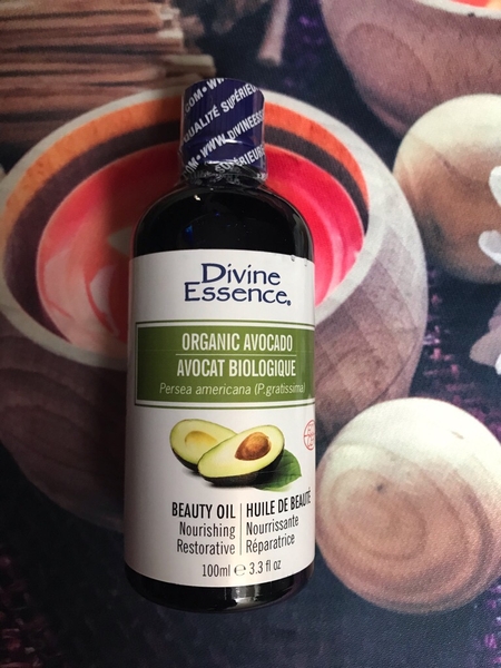 DIVINE ESSENCE - DẦU LÀM ĐẸP CHIẾT XUẤT TỪ QỦA BƠ HỮU CƠ GIÚP DƯỠNG ẨM VÀ PHỤC HỒI DÀNH CHO DA KHÔ