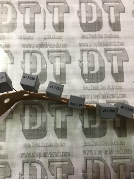 tu-dien-mkp-av-r79-0-1uf-250v-104j