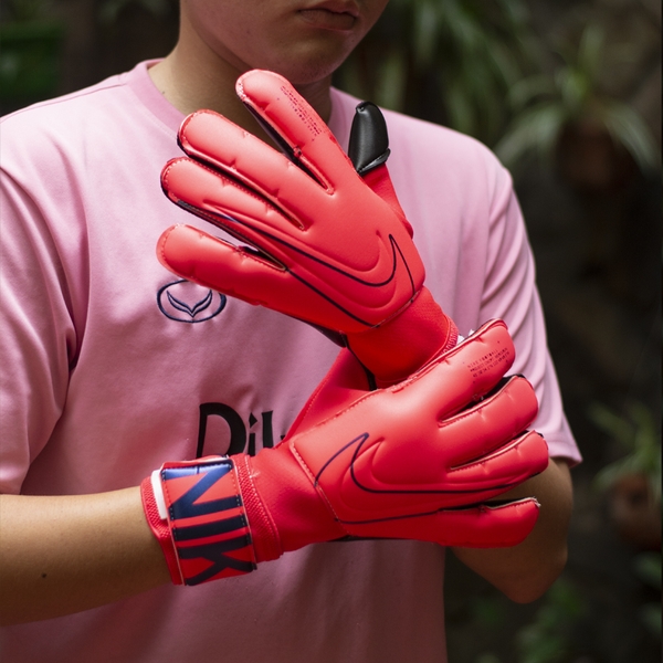 gang-tay-thu-mon-nike-vapor-elite-hong