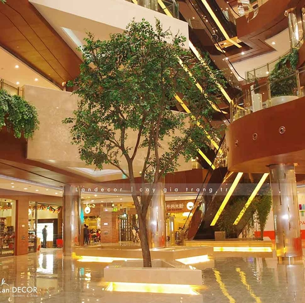 Sự chuyển dịch âm thầm: Vì sao nhiều resort 5 sao đã thay cây thật bằng cây giả ở khu công cộng?