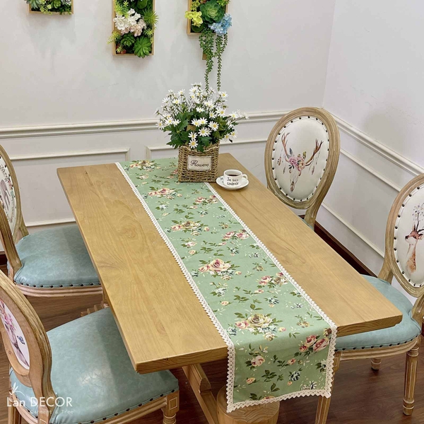 Khăn runner – linh hồn thầm lặng của nghệ thuật sắp đặt bàn tiệc