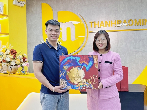 Cty TNHH Thương Mại Thành Bảo Minh trao quà Tết Quý Mão 2023 cho tập thể nhân viên công ty