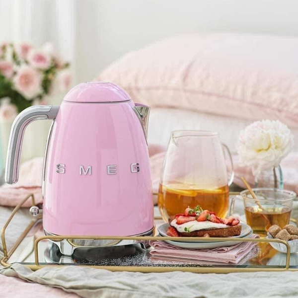 Ấm siêu tốc SMEG màu hồng