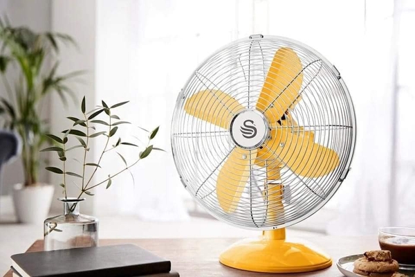 Quạt bàn Swan Retro màu vàng