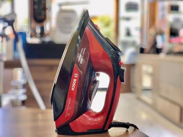 Bàn là Bosch TDA503001P 3000W