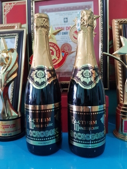 Champagne Đồng Tiền