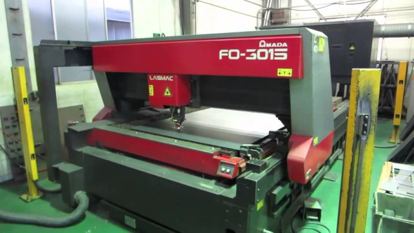 Cắt bằng máy cắt amada 3015