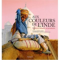 Aux couleurs de l'Inde : Traditions, artisanat, vie quotidienne (Relié)