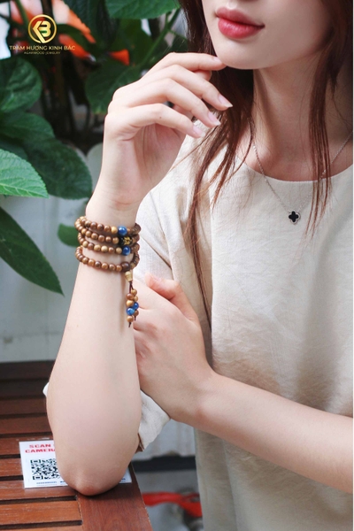 vong-tram-huong-108-hat-tron-pho-i-charm-da-theo-me-nh