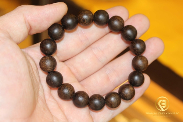 vong-tay-tram-huong-tron-don-indonesia-vip-12mm-nam