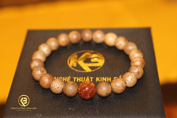 vong-tram-huong-don-lao-cao-cap-charm-da-phong-thuy-kinh-bac