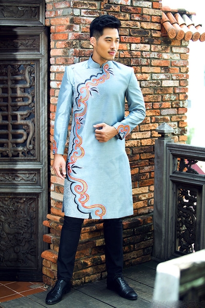 ao-dai-cach-tan-nam-xanh-nhat