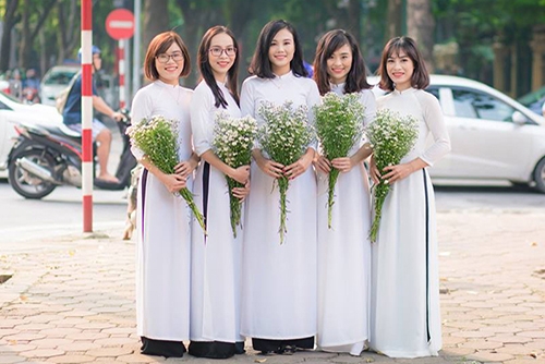 ao-dai-dong-phuc-trang-chup-ky-yeu