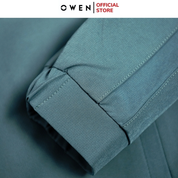 Bộ mặc nhà OWEN BMN241339 màu xanh cổ vịt dáng reguler, áo cổ 3 phân, khóa kéo, tay và gấu bo chun, quần cạp chun ống suông chất liệu CVC spandex